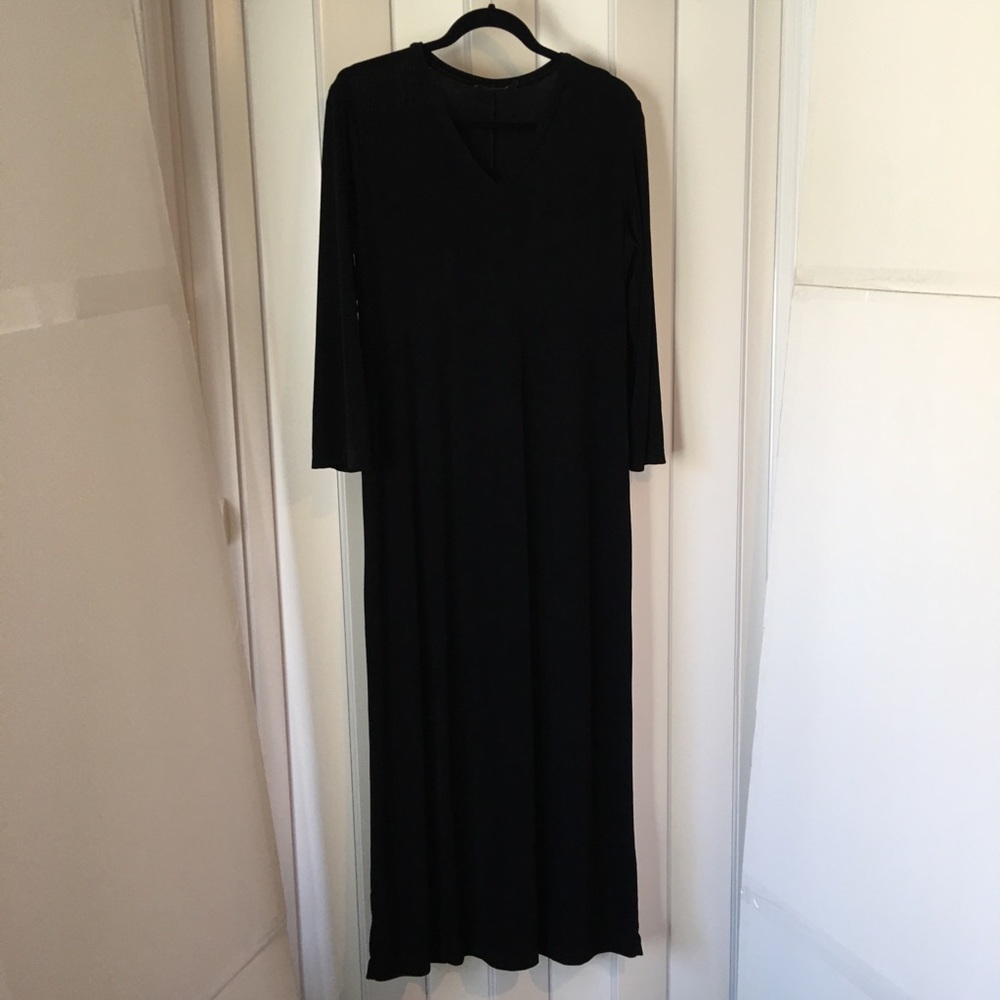 Slinky Brand dress Sz Medium V-Neck Black